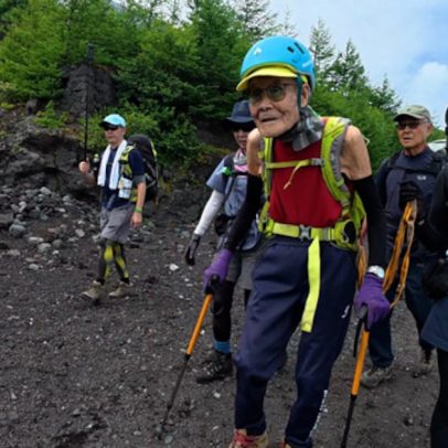 Japonês de 102 anos com doença cardíaca escala Monte Fuji, quebra recorde