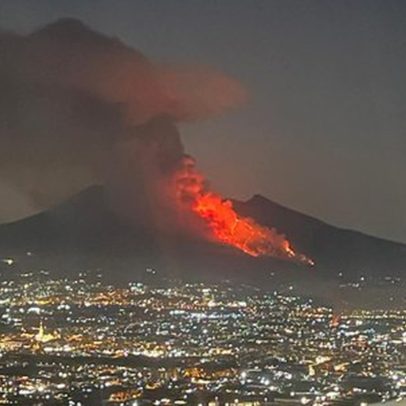 Incêndio no Monte Vesúvio fecha trilhas e causa danos à vegetação local