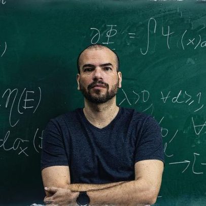 Matemático Artur Avila destaca a importância da imaginação na matemática