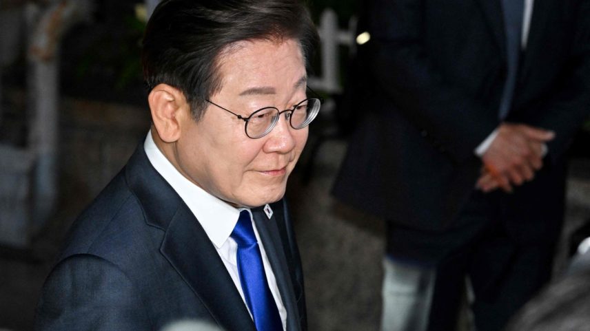 Lee Jae-myung, presidente eleito da Coreia do Sul, chega à sede do Partido Democrático (Foto: JUNG Yeon-je / AFP)