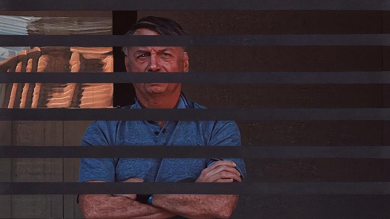 Bolsonaro em sua casa, em Brasília, onde cumpre prisão domiciliar (Foto: Cristiano Mariz/Brasília)