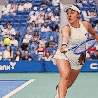 Pegula e Azarenka se enfrentam na terceira fase após Bucsa vencer Eala