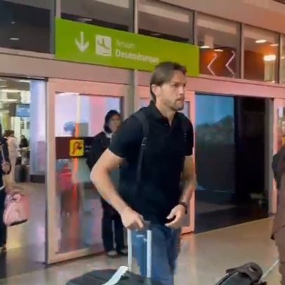 Tolói assina contrato com o São Paulo e se diz 'bem' em chegada a Congonhas