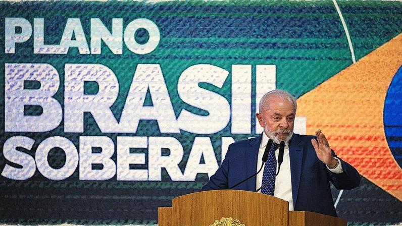 O presidente Lula durante o anúncio da MP de ajuda a empresas afetadas pelo tarifaço, na quarta-feira (13) (Foto: EVARISTO SA/AFP)