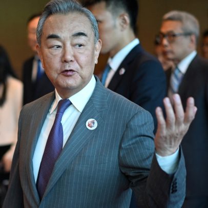 China reforça apoio ao Brasil contra tarifas e critica pressões externas