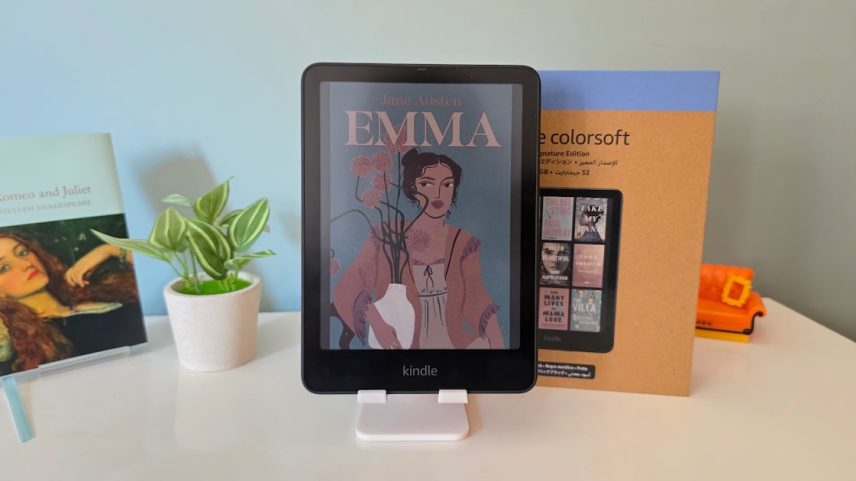 Kindle Colorsoft chegou ao Brasil no final de julho (Foto: Bruna Arimathea/Estadão)