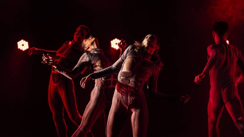 O espetáculo 'Entre a Pele e a Alma' está em cartaz no Teatro Sérgio Cardoso (Foto: Renato Mangolin/Divulgação)