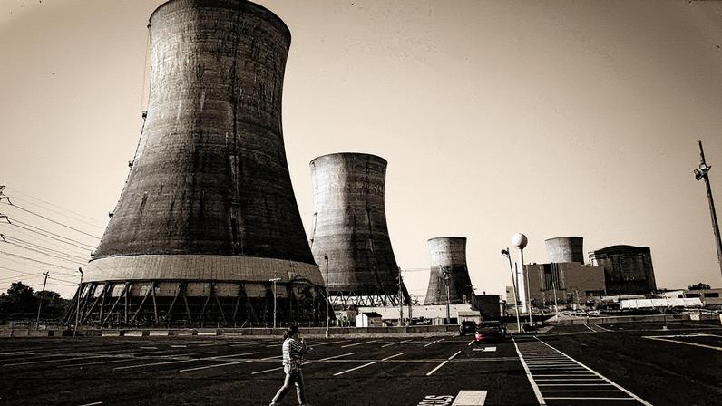 A usina nuclear Three Mile Island, na Pensilvânia, que está desativada desde 2019 (Foto: Eduardo Munoz - 25.jun.2025/Reuters)