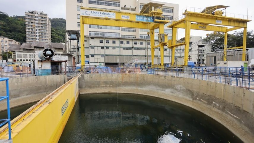 Escoamento da água adicionada aos poços da Estação Gávea do metrô é iniciado (Foto: Marcelle Colbert/Divulgação)