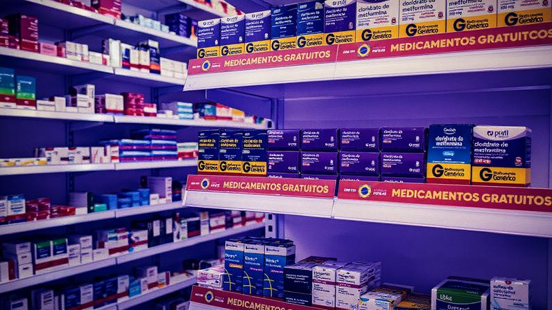 A venda de medicamentos cresceu 180% em 25 anos no Brasil (Foto: Jardiel Carvalho/Folhapress)