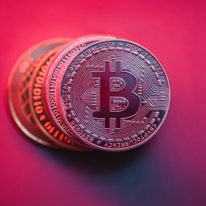 Bitcoin despenca para US$ 113 mil com aumento de incertezas sobre Trump