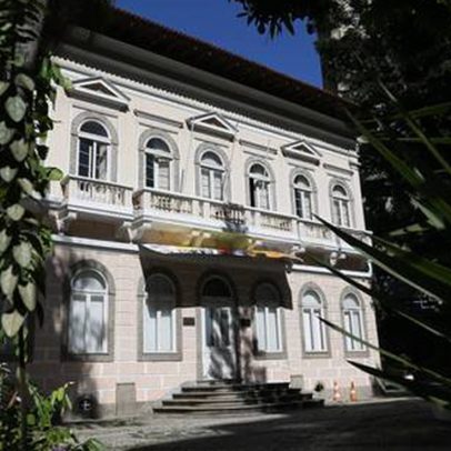 Obra no antigo Colégio Bennett, no Flamengo, ignora paralisação do Iphan