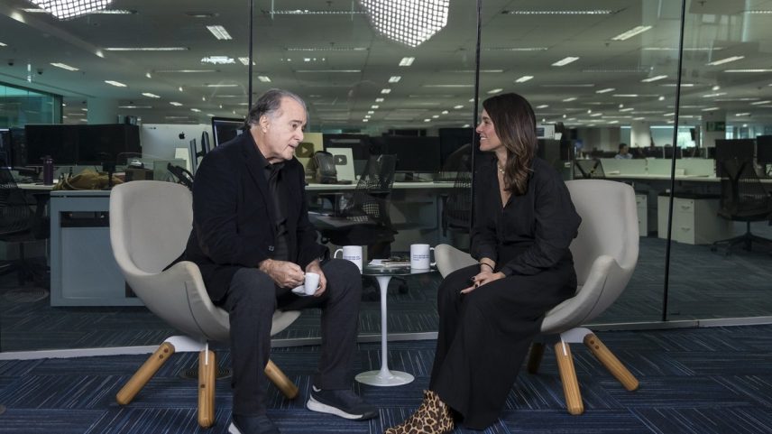 Ator Tony Ramos e a jornalista Maria Fortuna no estúdio do Jornal O Globo — Foto: Leo Martins