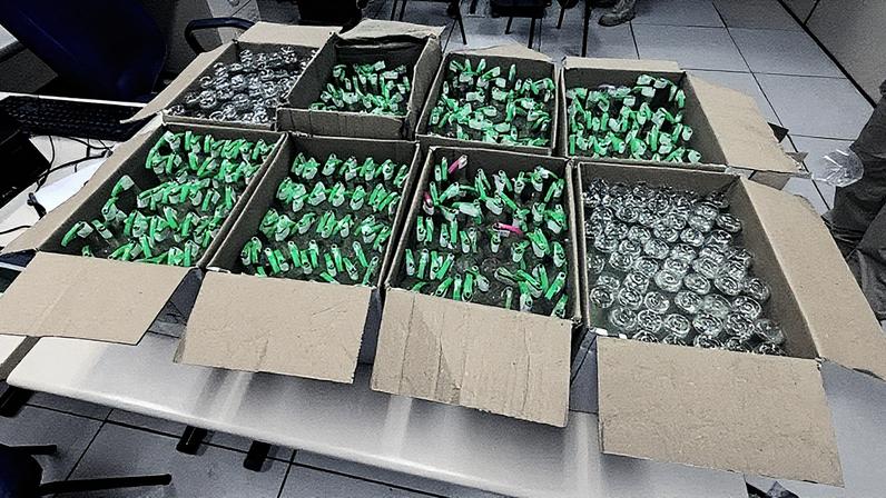 A droga apreendida com a mulher (Foto: Polícia Rodoviária Federal/Divulgação)