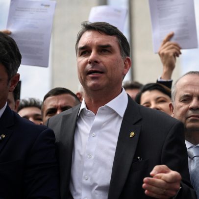 Flávio visita Bolsonaro e critica atuação de Moraes na Justiça
