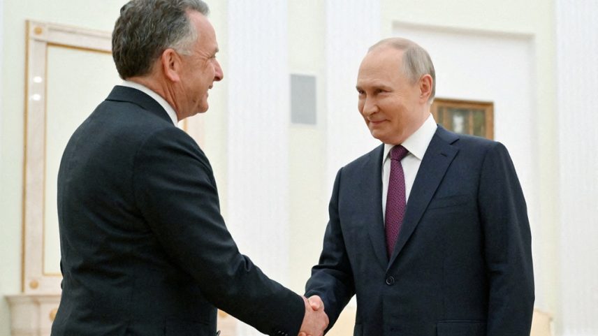 Presidente russo, Vladimir Putin, com o enviado dos Estados Unidos, Steve Witkoff (Foto: Sputnik/Kristina Kormilitsyna/Pool via REUTERS)