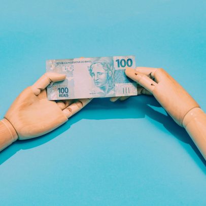 Economistas projetam redução da dívida bruta e melhora no resultado fiscal em 2025