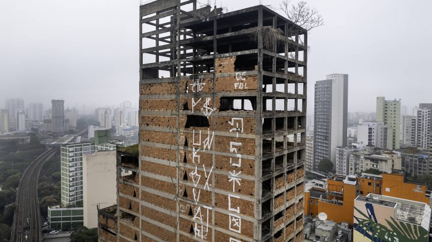 Edifício inacabado conhecido como Caveirão, no centro de SP (Foto: Eduardo Knapp - 6.jun.24/Folhapress)