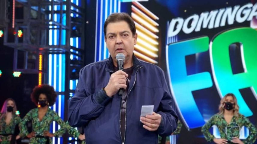 Faustão no palco do 'Domingão', que apresentou na TV Globo até 2021 (Foto: Reprodução)