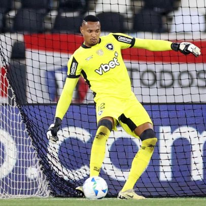 John planeja confronto com Neto e reafirma compromisso com o Botafogo