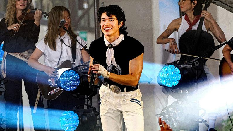 Conan Gray conquista seu primeiro No. 1 na Top Album Sales e o álbum com a melhor posição na Billboard 200, com a estreia de 'Wishbone.' (Foto: Reprodução)