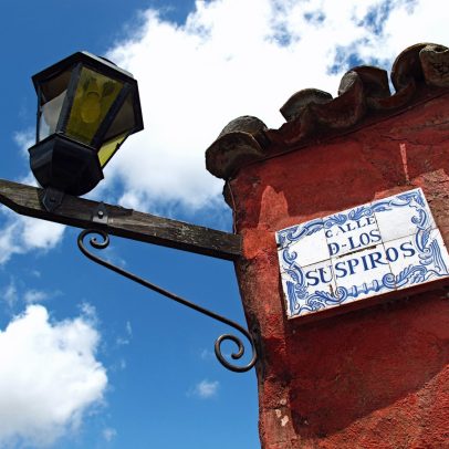 Colônia do Uruguai atrai jovens visitantes com seu patrimônio histórico encantador