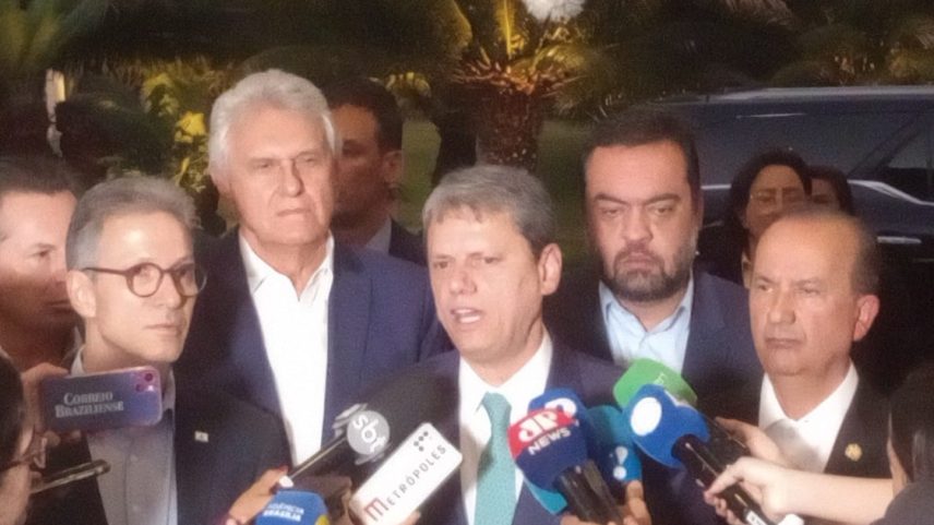 Governadores Romeu Zema, de Minas, Ronaldo Caiado, de Goiás, Tarcísio de Freitas, de São Paulo, Cláudio Castro, do Rio, e Jorginho Mello, de Santa Catarina se reuniram na casa de Ibaneis Rocha, do Distrito Federal (Foto: Rodrigo Silviano/Estadão)