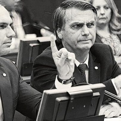 Jair orienta Eduardo a ignorar críticas a Gilmar em conversa no WhatsApp