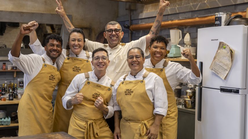 Aventais e calças dos chefs foram confeccionados com tecidos reciclados, que misturam poliéster de garrafa PET e algodão reaproveitado (Foto: Beto Roma/TV Globo/Divulgação)