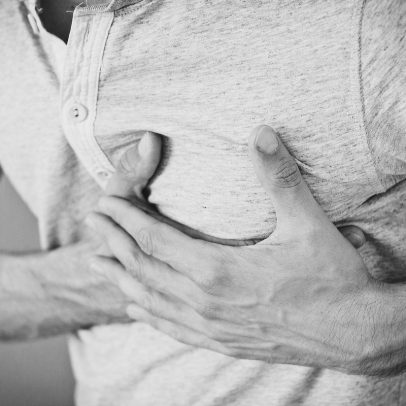 Cardiologista alerta sobre sintoma desconhecido após sofrer infarto