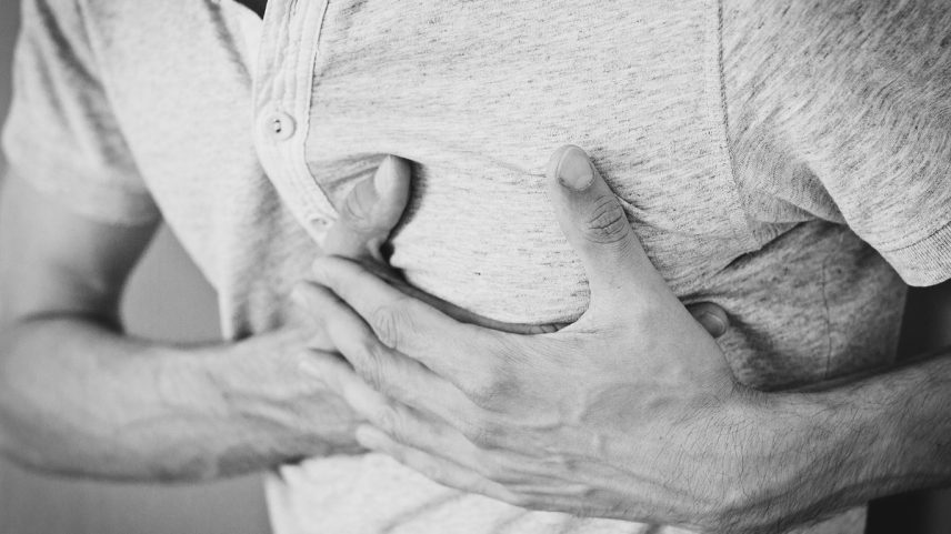 O médico começou a sentir os sintomas quando estava na academia, fazendo escada (Foto: Pixabay)