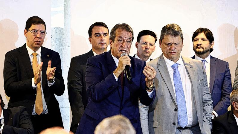 Presidente nacional do PL, Valdemar Costa Neto, e o governador de São Paulo, Tarcísio de Freitas, em 2023 (Foto: Divulgação/PL)