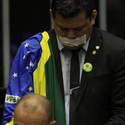 Tarifaço em vigor e Bolsonaro preso: análise da situação política atual