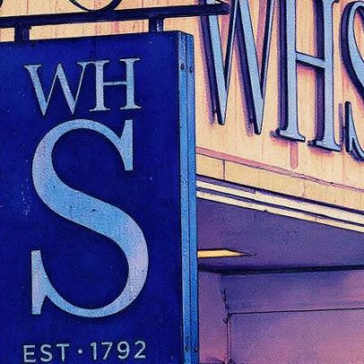 Erro contábil provoca queda de 42% nas ações da WH Smith em Londres