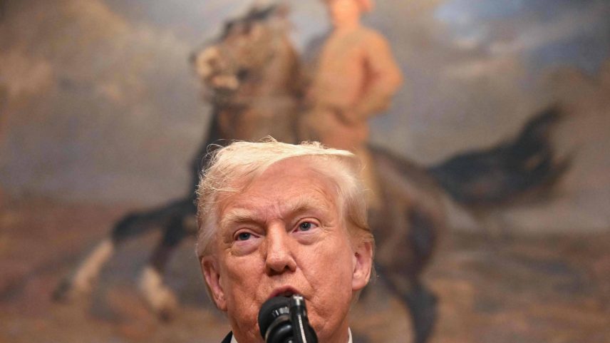 O presidente Donald Trump discursa na Casa Branca, em Washington, nos Estados Unidos (Foto: Jim Watson - 30.jul.2025/AFP)