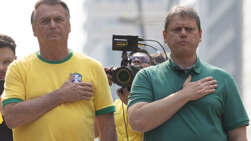 Ex-presidente Jair Bolsonaro e o governador de São Paulo, Tarcísio de Freitas — Foto: Maria Isabel Oliveira/O Globo
