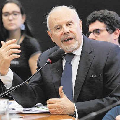 Mantega pressiona Banco Central para viabilizar operação do Banco Master