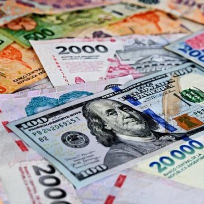 Dólar sobe para R$ 5,43 com incertezas após encontro entre Trump e Zelensky