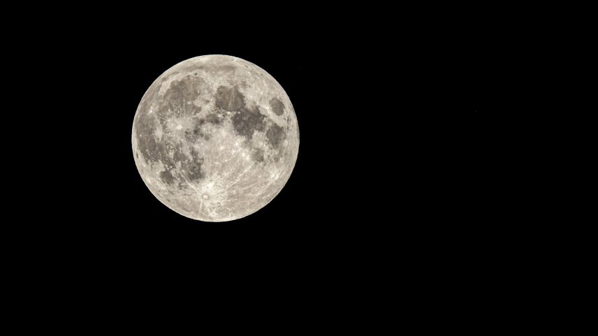 Fases da Lua de agosto: veja como o astro aparece no céu deste mês (Foto: Freepik)