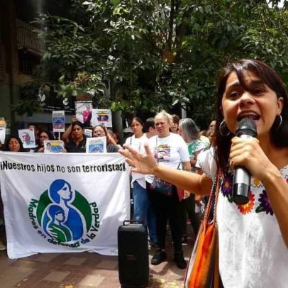 Venezuelana libertada após pressão enfrenta restrições e fica incomunicável