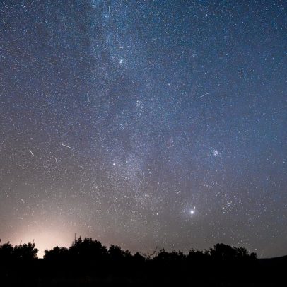 Perseidas 2025: saiba onde e quando observar as estrelas cadentes em agosto