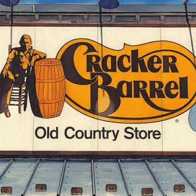 Cracker Barrel desiste de novo logo após forte reação negativa do público