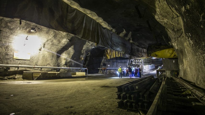 Canteiro de obras e galerias do trecho do metrô na Gávea, cujas obras ficaram paradas por 10 anos e agora serão retomadas. (Foto: Guito Moreto / Agência O Globo)