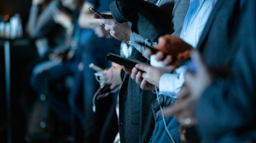 Celular: serviço Não Me perturbe tem 5,5 milhões de números cadastrados (Foto: Camilo Jimenez Unsplash/Reprodução)