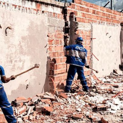 Río de Janeiro inicia demolição de prédios para combater o crime organizado