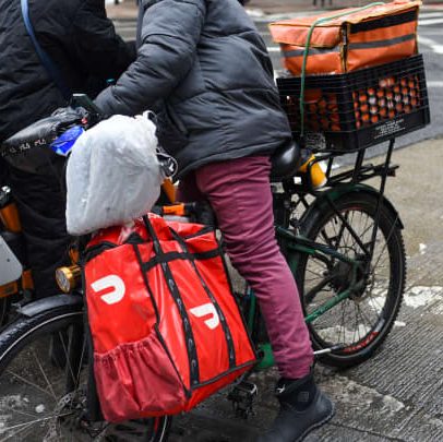 Ações da DoorDash disparam após superação de expectativas em lucros e receitas