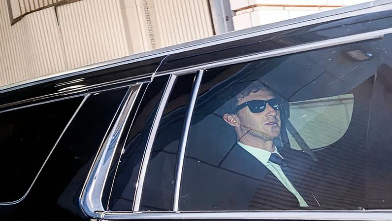 Mark Zuckerberg deixa o tribunal após participar de um julgamento da Comissão Federal de Comércio que pode forçar a Meta Platforms a desfazer aquisições do WhatsApp e Instagram (Foto: Reprodução)