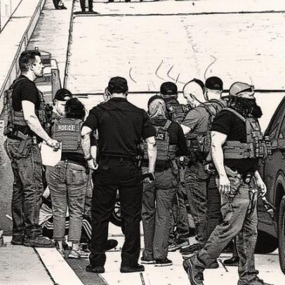 Deportações nos EUA aumentam significativamente após prisões de imigrantes