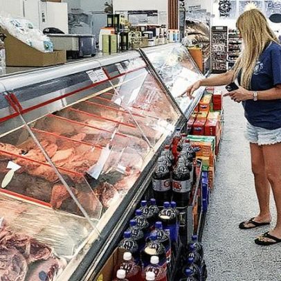 Inflação anual nos EUA sobe 2,7% em julho, abaixo das expectativas com tarifas em foco