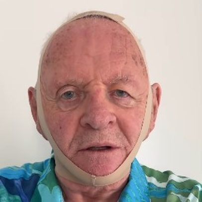 Anthony Hopkins revela uso de cinta 'anti-papada' e se sente 10 anos mais jovem
